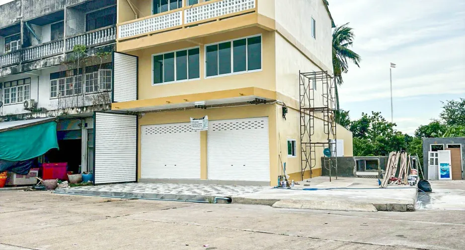 Local comercial en venta de 7 habitaciones en Mueang Nakhon Pathom, Nakhon Pathom