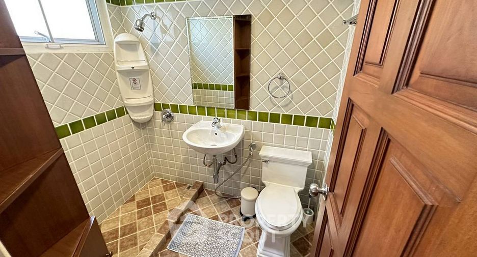 À vendre 3 chambres condo à Khlong Toei, Bangkok