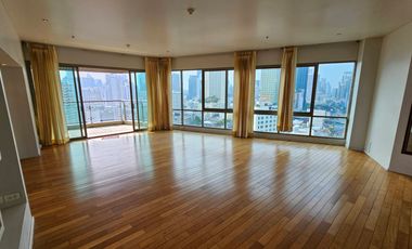 For rent 4 bedrooms condo in Khlong Toei, Bangkok