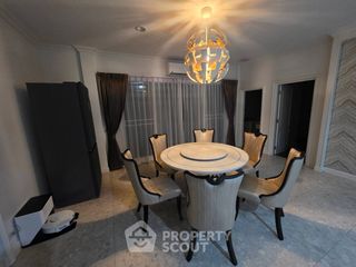 Casa en alquiler de 4 habitaciones en Saphan Sung, Bangkok