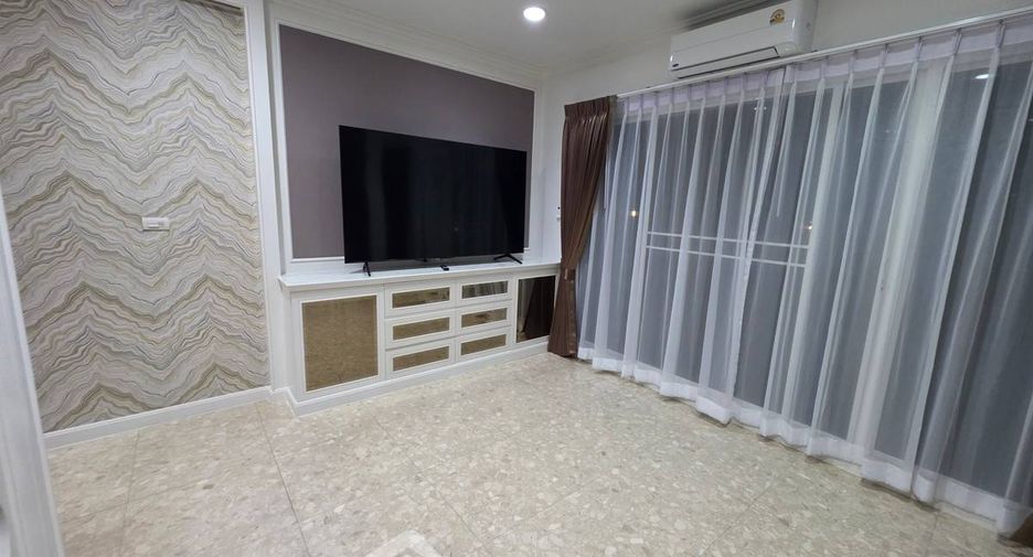 Casa en alquiler de 4 habitaciones en Saphan Sung, Bangkok