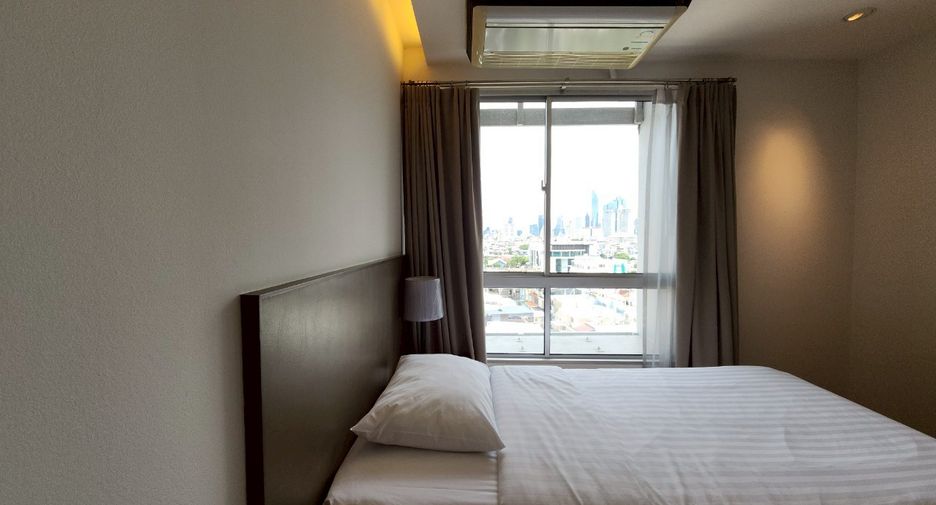 Condo en alquiler de 3 habitaciones en Yan Nawa, Bangkok