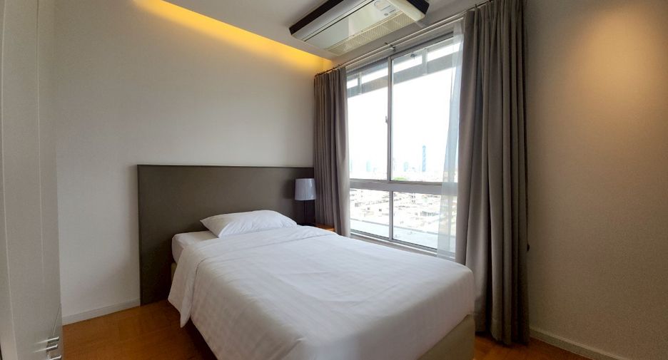 Condo en alquiler de 3 habitaciones en Yan Nawa, Bangkok