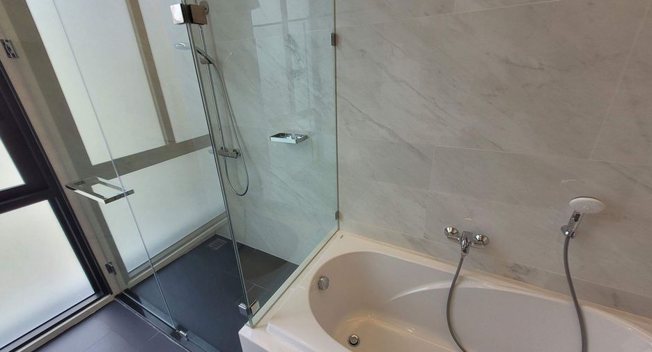Condo en alquiler de 3 habitaciones en Khlong Toei, Bangkok