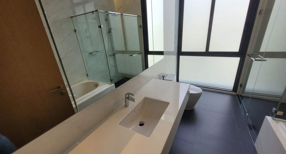 Condo en alquiler de 3 habitaciones en Khlong Toei, Bangkok