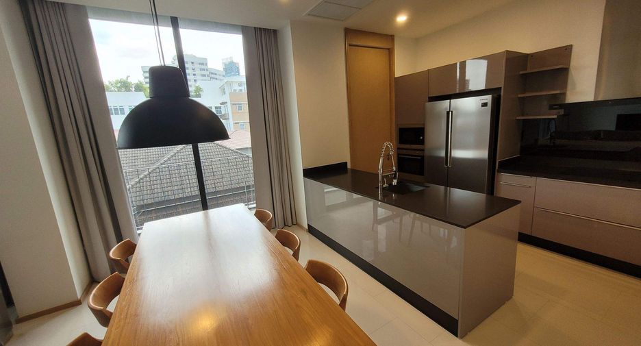 Condo en alquiler de 3 habitaciones en Khlong Toei, Bangkok
