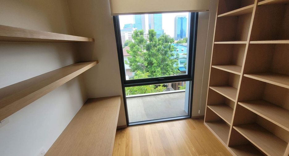 Condo en alquiler de 3 habitaciones en Khlong Toei, Bangkok