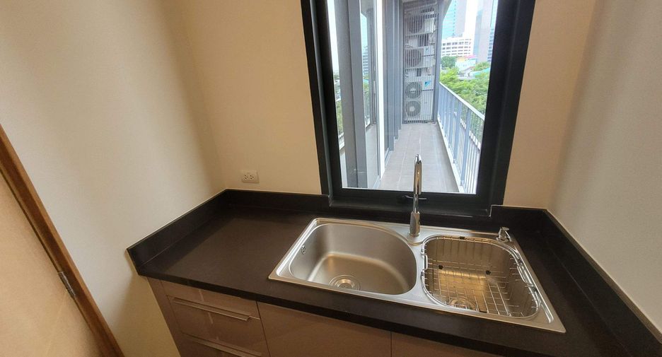 Condo en alquiler de 3 habitaciones en Khlong Toei, Bangkok
