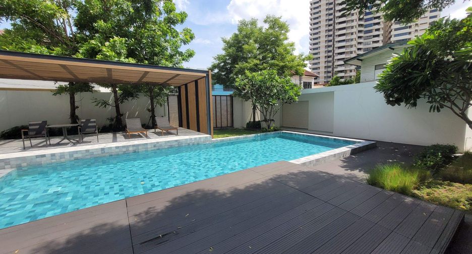 Condo en alquiler de 3 habitaciones en Khlong Toei, Bangkok