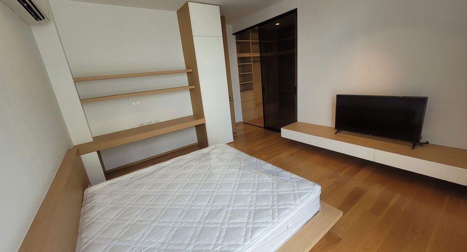 Condo en alquiler de 3 habitaciones en Khlong Toei, Bangkok