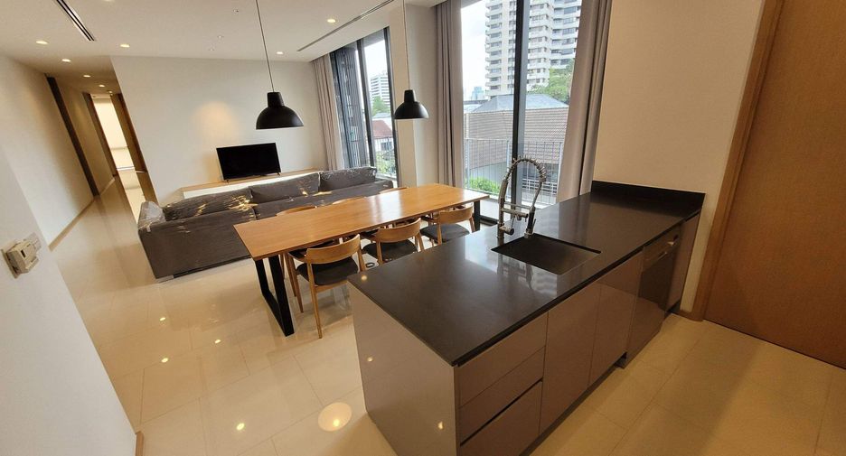 Condo en alquiler de 3 habitaciones en Khlong Toei, Bangkok