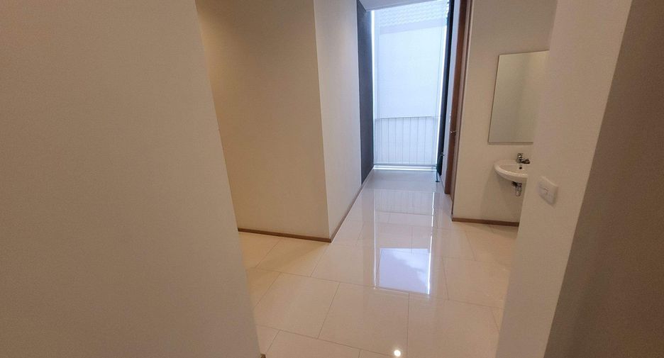 Condo en alquiler de 3 habitaciones en Khlong Toei, Bangkok