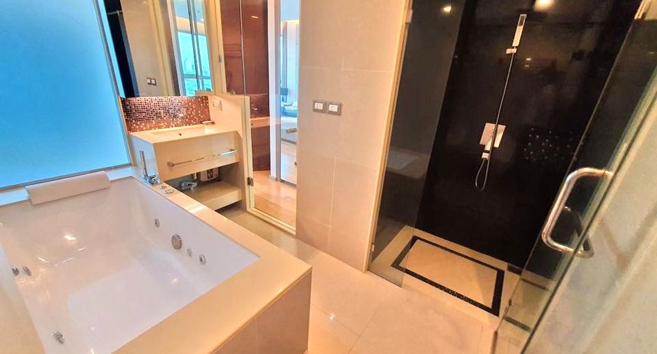 For rent 2 bedrooms condo in Watthana, Bangkok