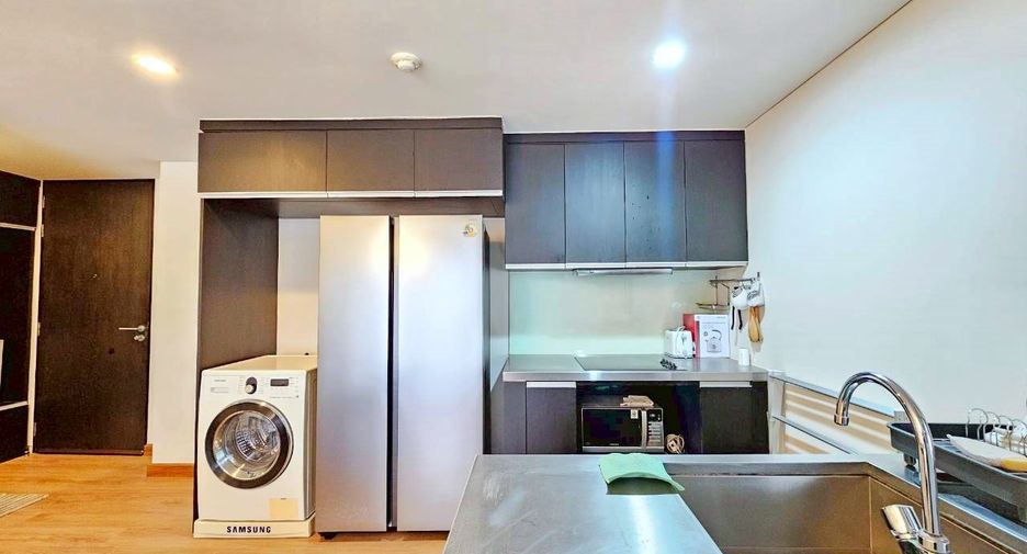 For rent 2 bedrooms condo in Watthana, Bangkok