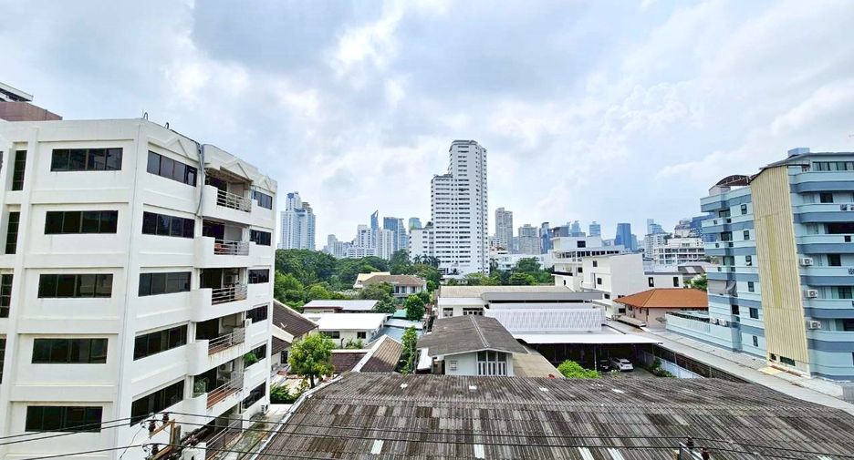 For rent 2 bedrooms condo in Watthana, Bangkok