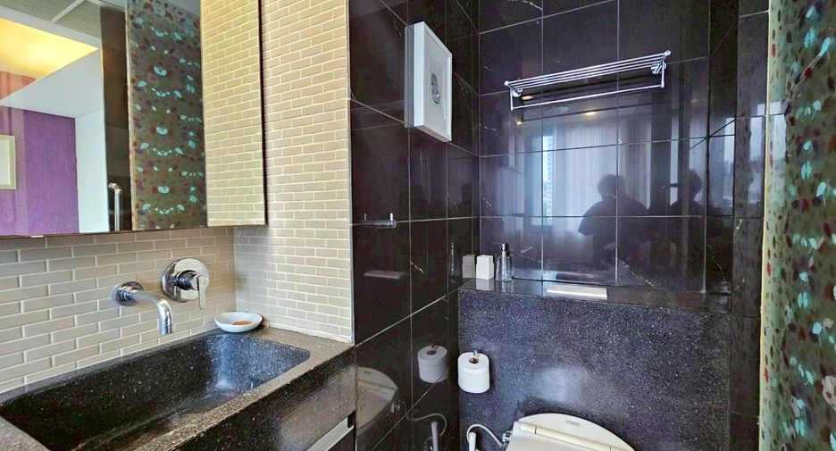 For rent 2 bedrooms condo in Watthana, Bangkok