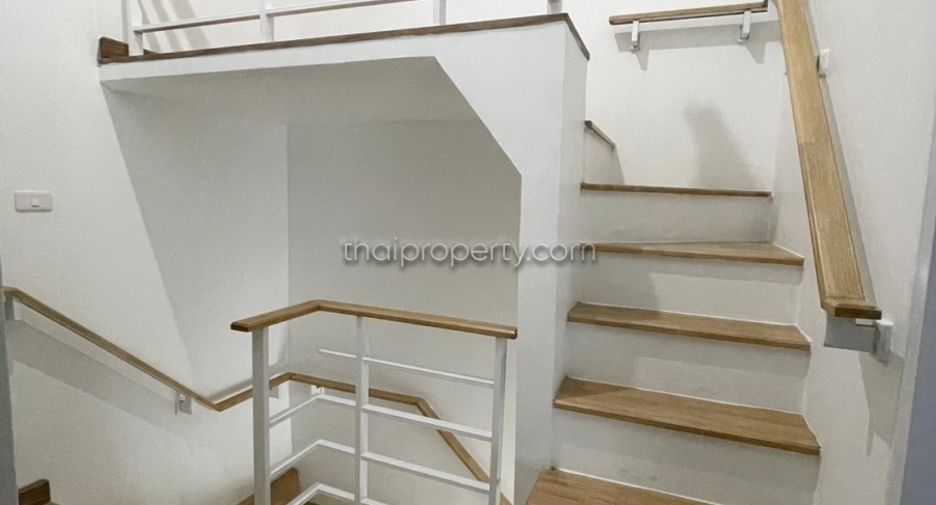 For rent 4 bedrooms house in East Pattaya, Pattaya