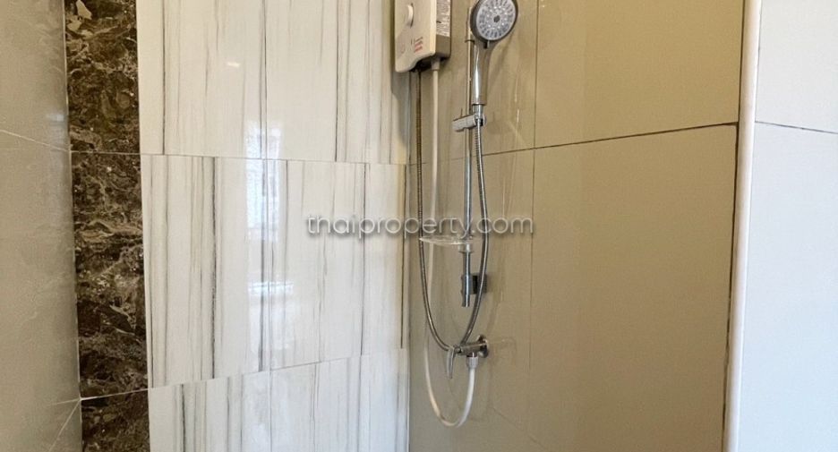 For rent 4 bedrooms house in East Pattaya, Pattaya