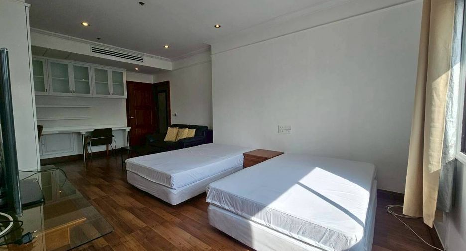 For rent 3 bedrooms condo in Watthana, Bangkok