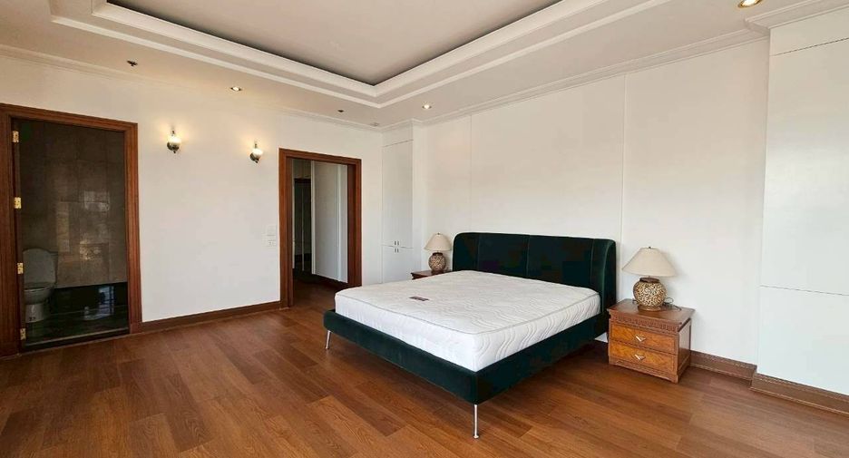 For rent 3 bedrooms condo in Watthana, Bangkok