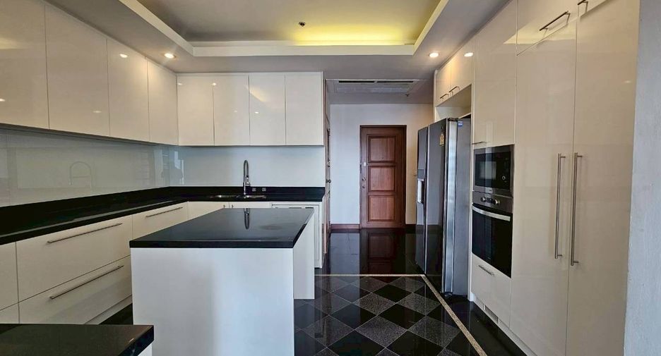 For rent 3 bedrooms condo in Watthana, Bangkok