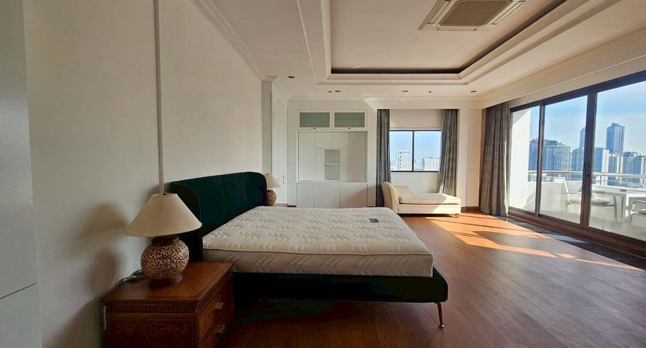 For rent 3 bedrooms condo in Watthana, Bangkok