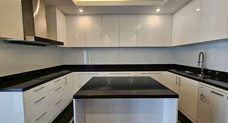 For rent 3 bedrooms condo in Watthana, Bangkok