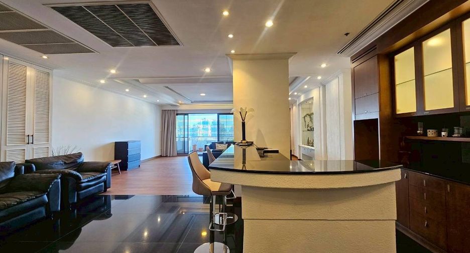 For rent 3 bedrooms condo in Watthana, Bangkok