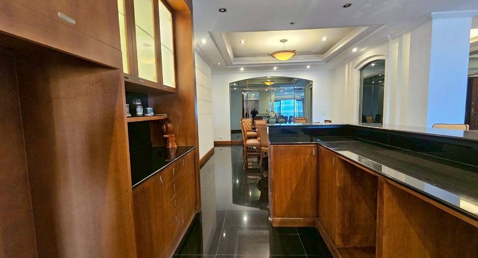 For rent 3 bedrooms condo in Watthana, Bangkok