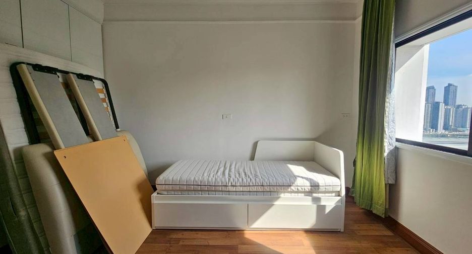 For rent 3 bedrooms condo in Watthana, Bangkok