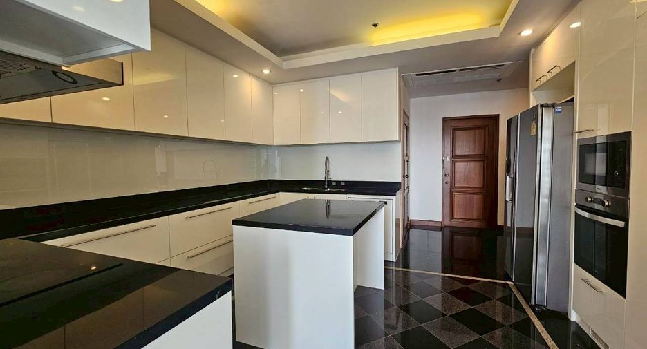 For rent 3 bedrooms condo in Watthana, Bangkok