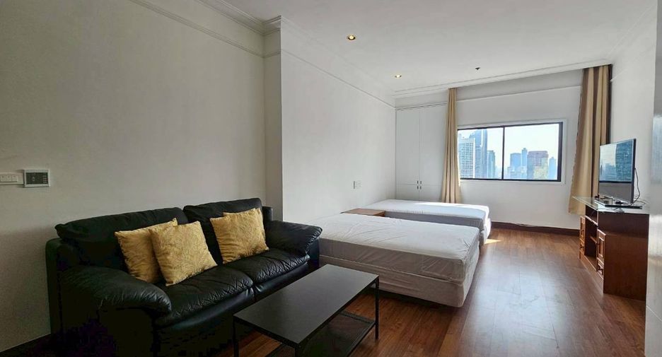 For rent 3 bedrooms condo in Watthana, Bangkok