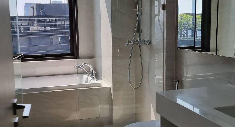 For rent 2 bedrooms condo in Pathum Wan, Bangkok