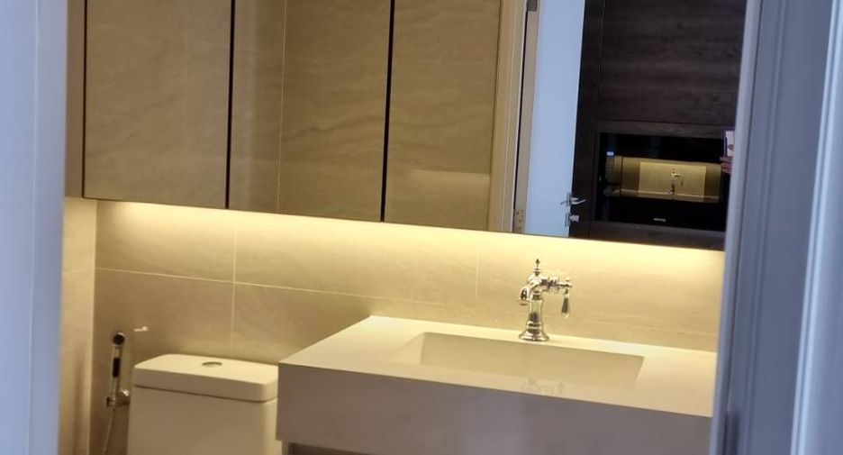 For rent 2 bedrooms condo in Pathum Wan, Bangkok
