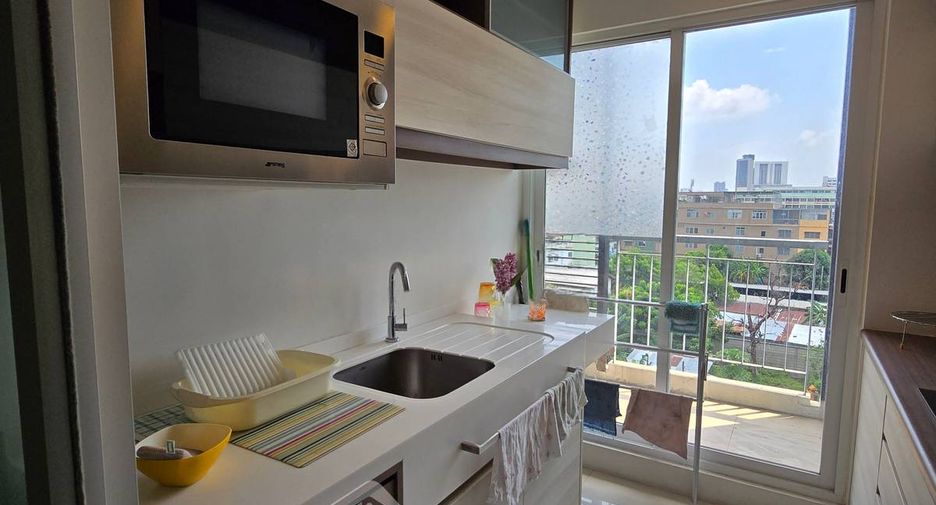 For sale 1 bed condo in Thon Buri, Bangkok