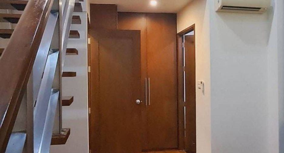 For rent 4 bedrooms townhouse in Watthana, Bangkok