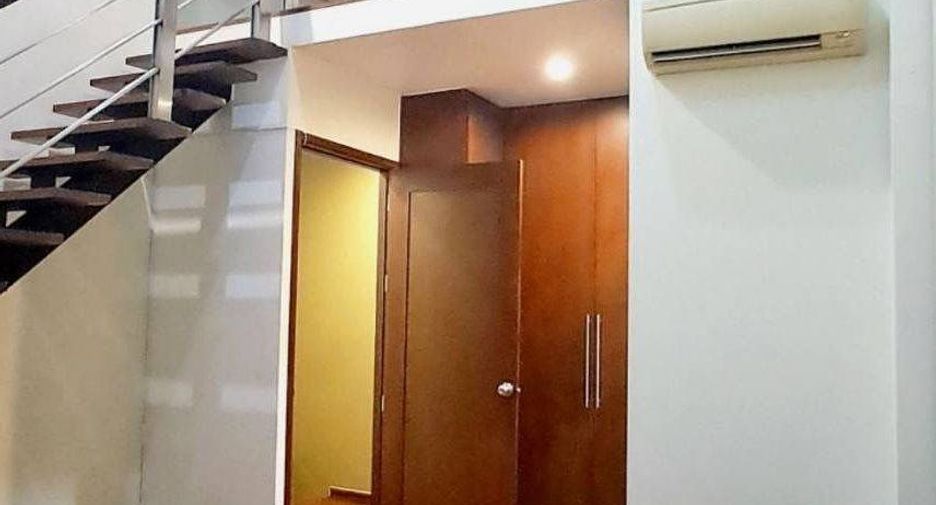 For rent 4 bedrooms townhouse in Watthana, Bangkok