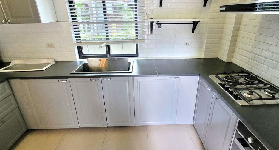 For rent 3 ベッドルーム condo in Watthana, Bangkok