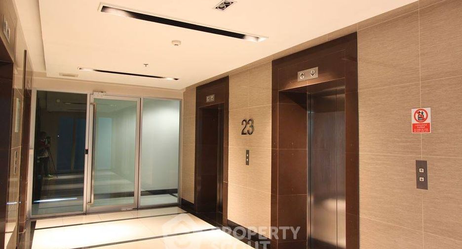 For rent 2 bedrooms condo in Phaya Thai, Bangkok