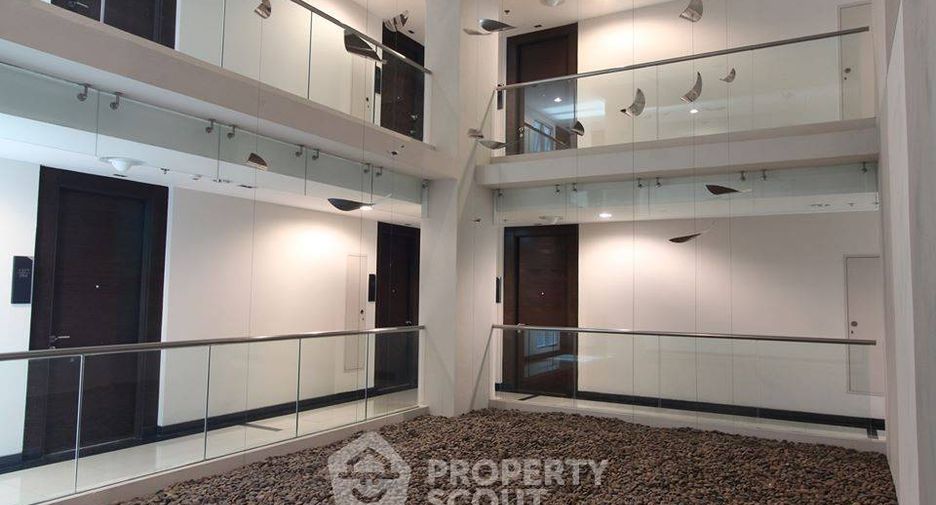 For rent 2 bedrooms condo in Phaya Thai, Bangkok