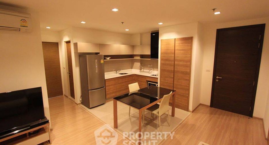 For rent 2 bedrooms condo in Phaya Thai, Bangkok