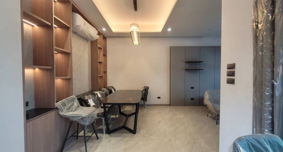 For rent 4 bedrooms house in Watthana, Bangkok
