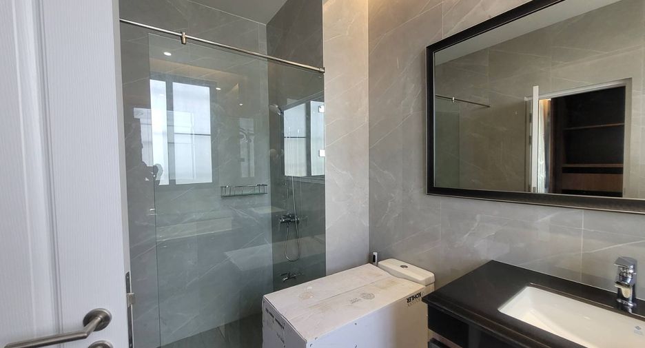 For rent 4 bedrooms house in Watthana, Bangkok