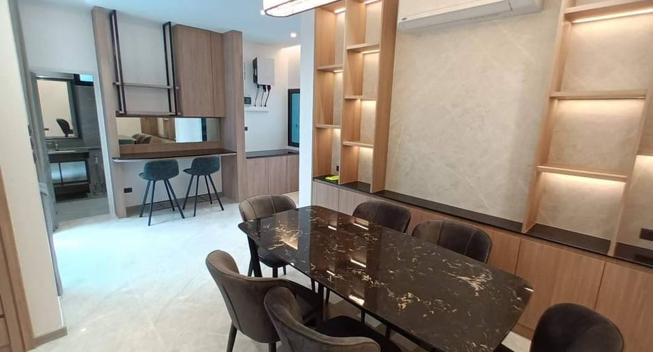 For rent 4 bedrooms house in Watthana, Bangkok
