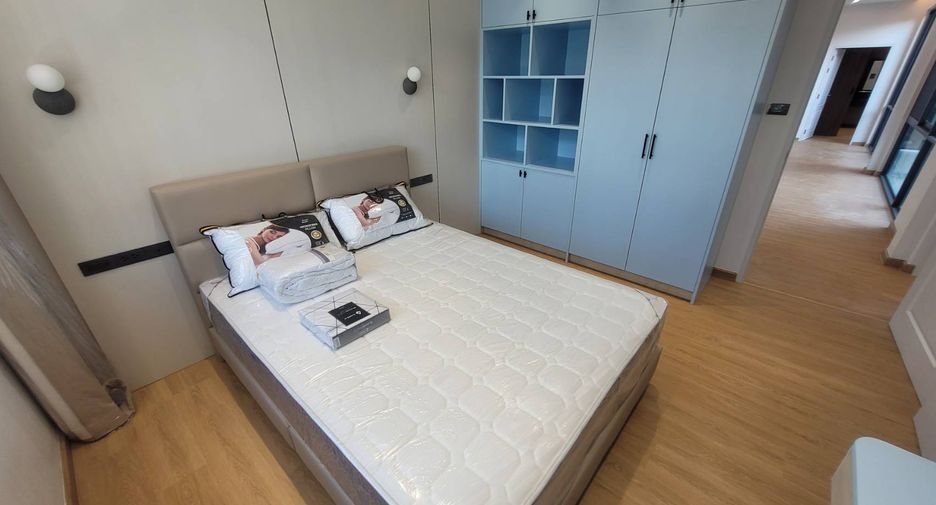 For rent 4 bedrooms house in Watthana, Bangkok