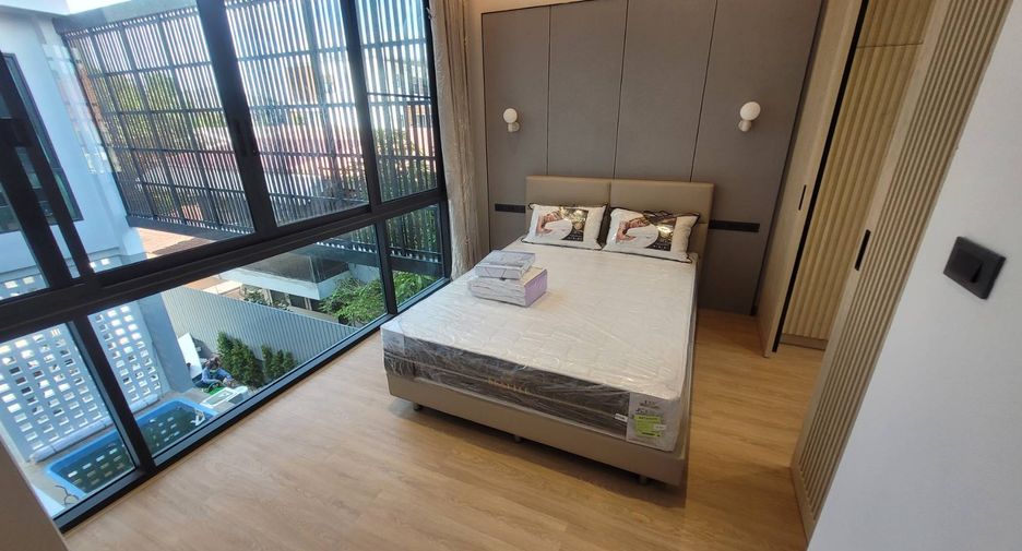 For rent 4 bedrooms house in Watthana, Bangkok