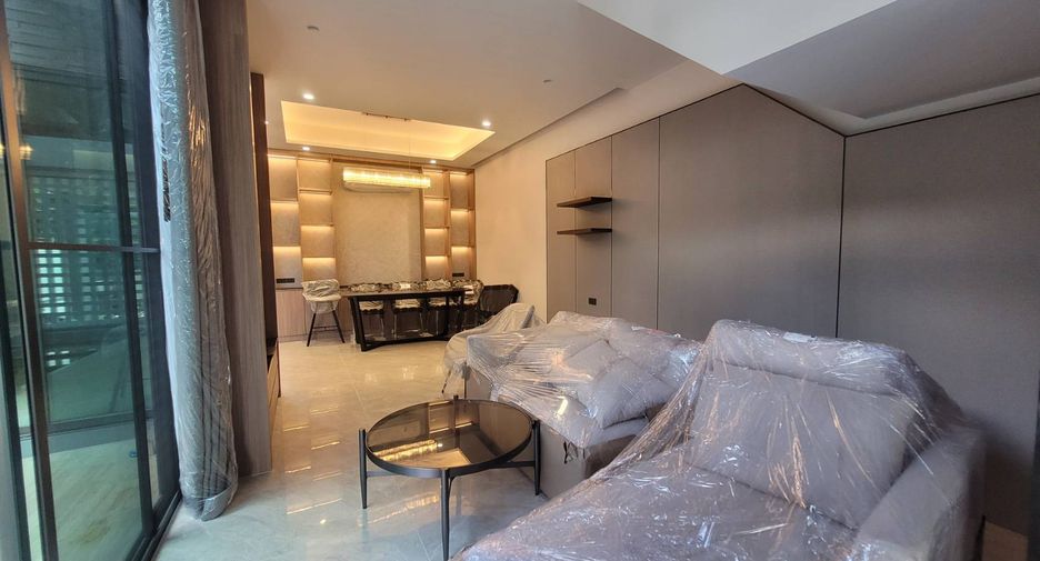 For rent 4 bedrooms house in Watthana, Bangkok