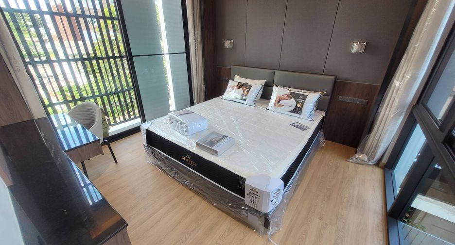 For rent 4 bedrooms house in Watthana, Bangkok