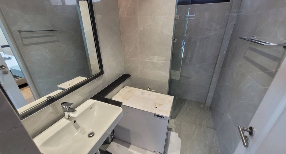 For rent 4 bedrooms house in Watthana, Bangkok