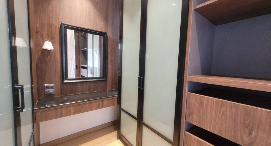 For rent 4 bedrooms house in Watthana, Bangkok